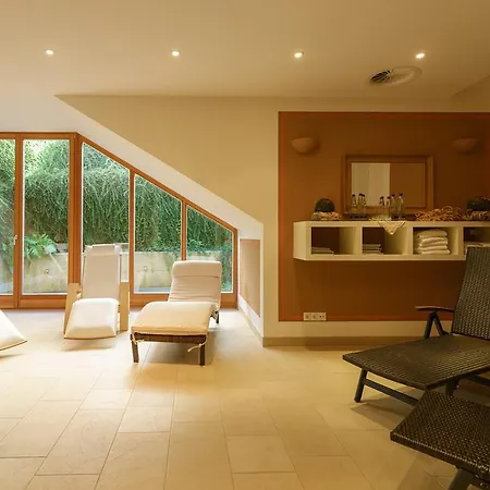 Bernhard's Hotel 3*