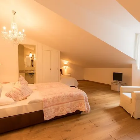 Bernhard's Hotel 3*